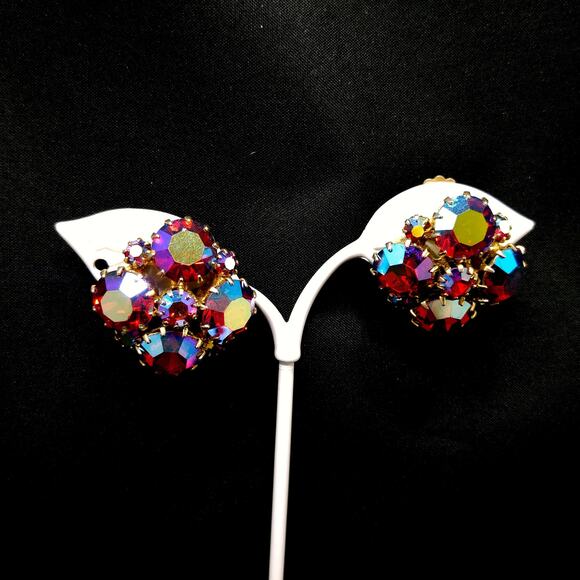 Vintage 1960s Red Aurora Borealis Rhinestone Clip Earrings, Gold Plated - Picture 10 of 10
